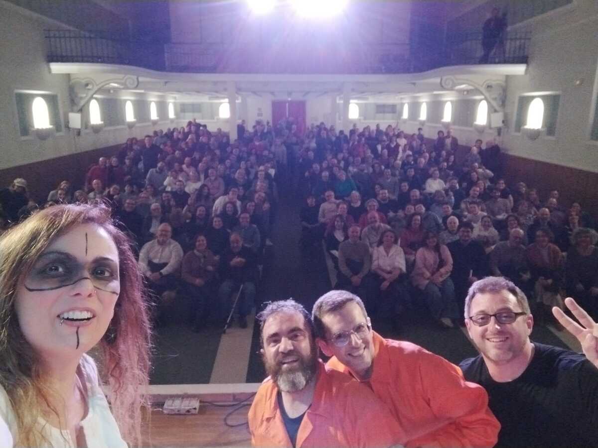 Teatro Eärendil - Actores y público Fotografía de los actores de Teatro Eärendil en el teatro Avanti.